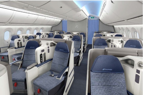 The business class cabin of an Air Europa Dreamliner