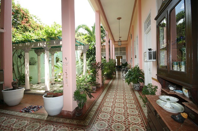 The courtyard garden of Casa Autentica Pergola in Santa Clara