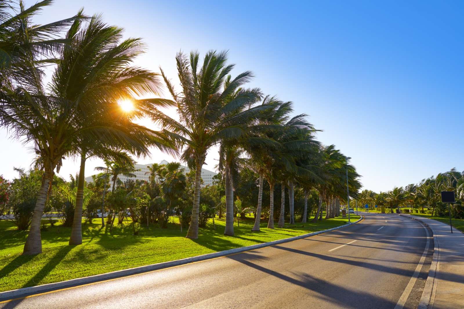 Boulevard in Cancun hotel zone