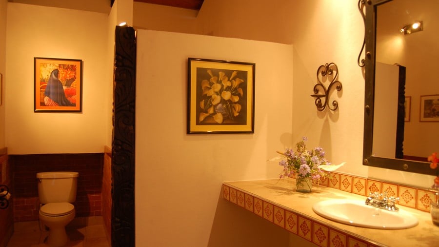 Bathroom at Candelaria Lodge hotel