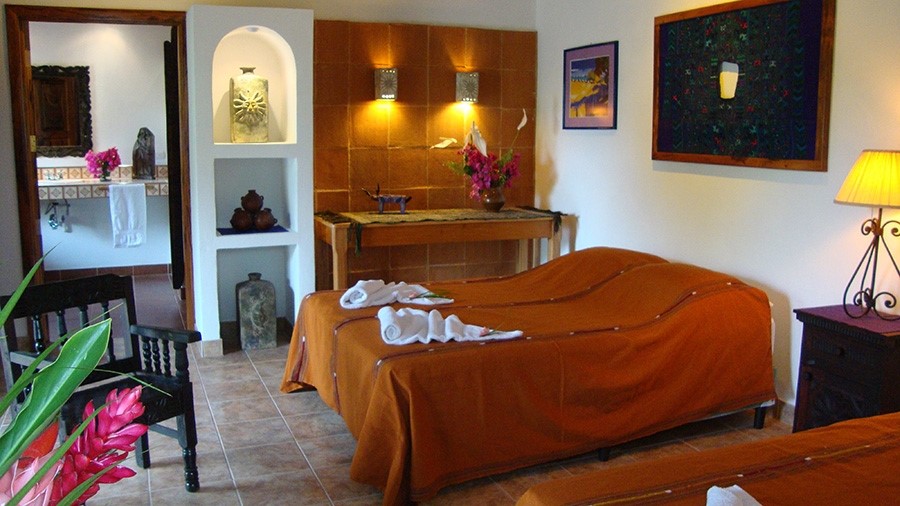 Double bed at Candelaria Lodge hotel