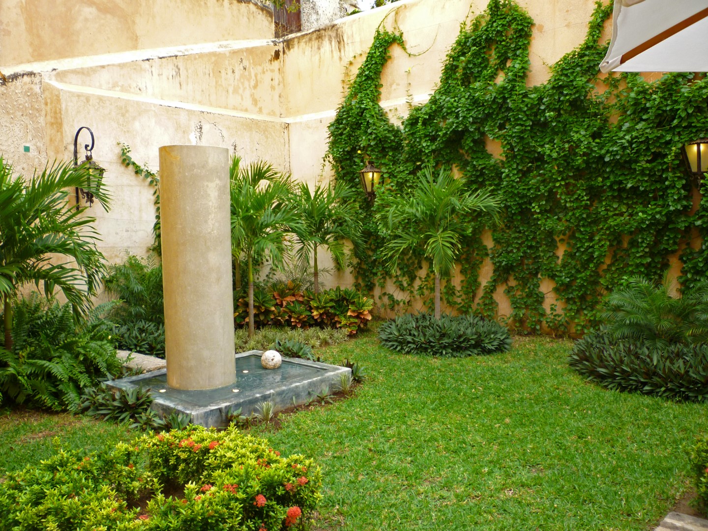 Small garden at Casa Don Gustavo Campeche