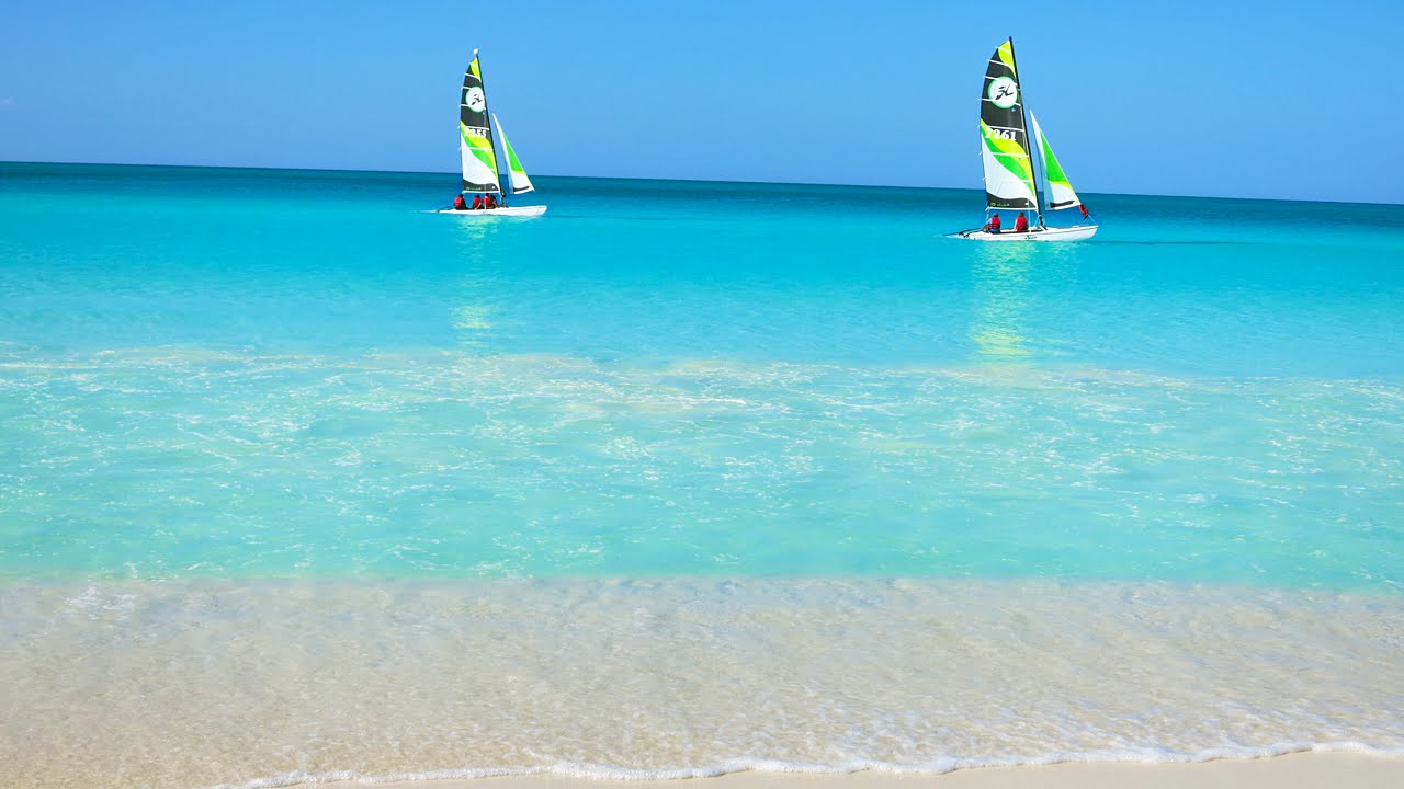 Kayaks sailing off Cayos de Villa Clara, Cuba