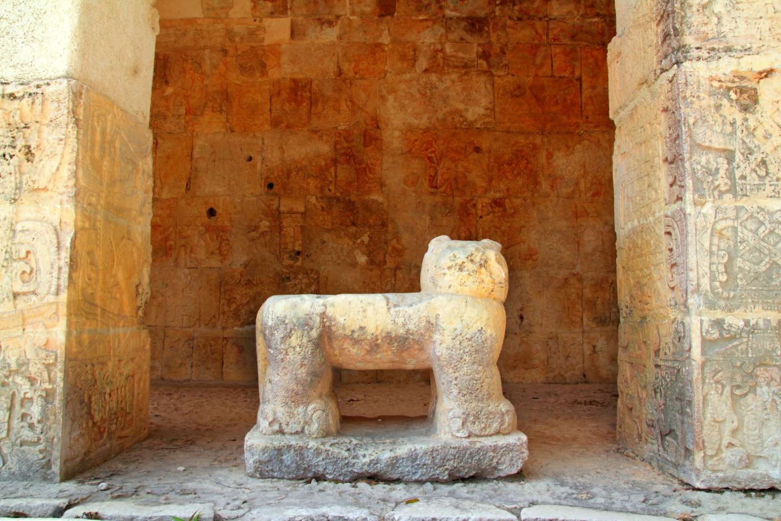 Statue of jaguar at Chichen Itza