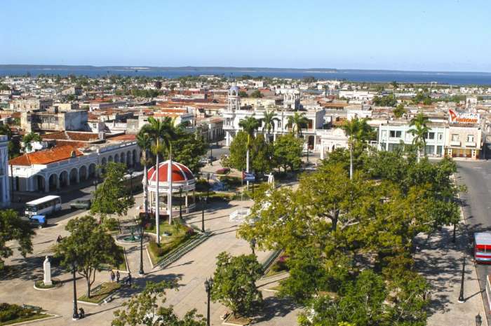 Walking tour of Cienfuegos