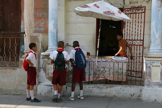 School kids buying pizza in Santiago de Cuba