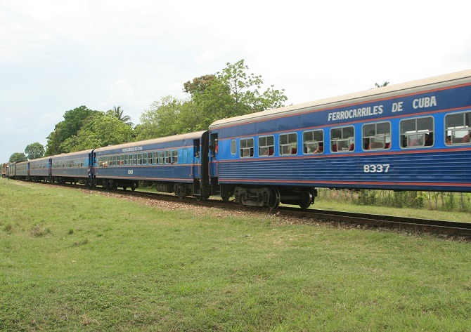 A Cuban passenger train mid-journey