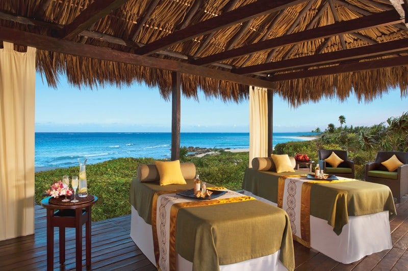 Massage beds with seaview at Dreams Tulum