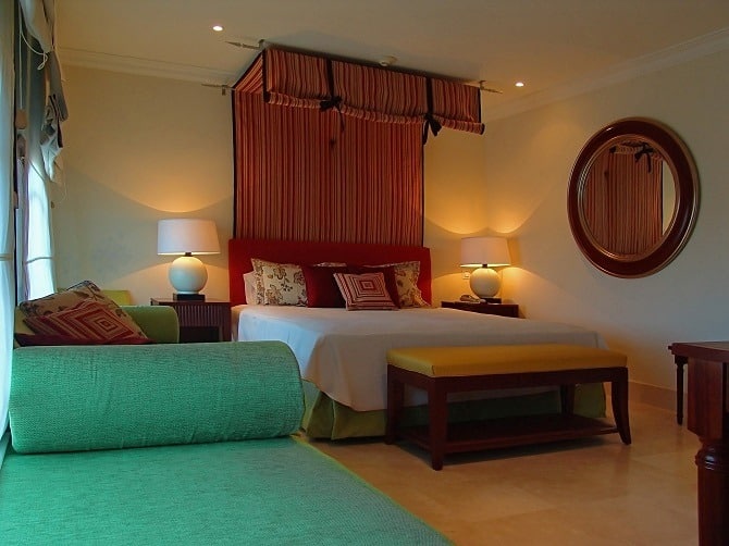 A bedroom at the Hotel Saratoga in Havana, part of Habagaunex