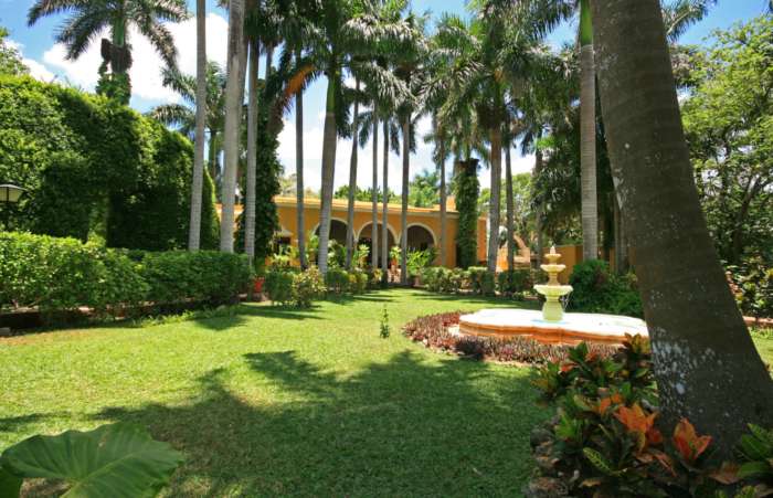 Hacienda Chichen Itza garden