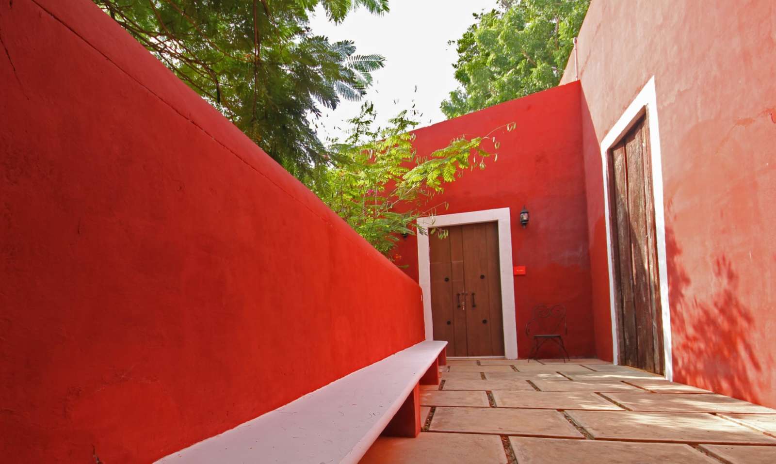 Red wall at Hacienda Santa Cruz