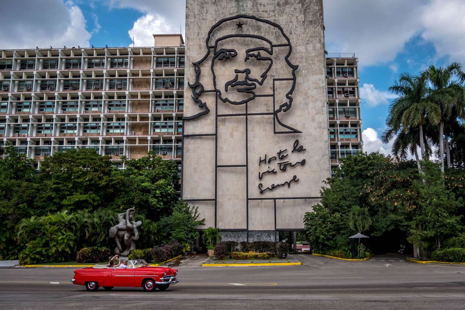 Mural of Che Guevara in Revolution Square, Havana