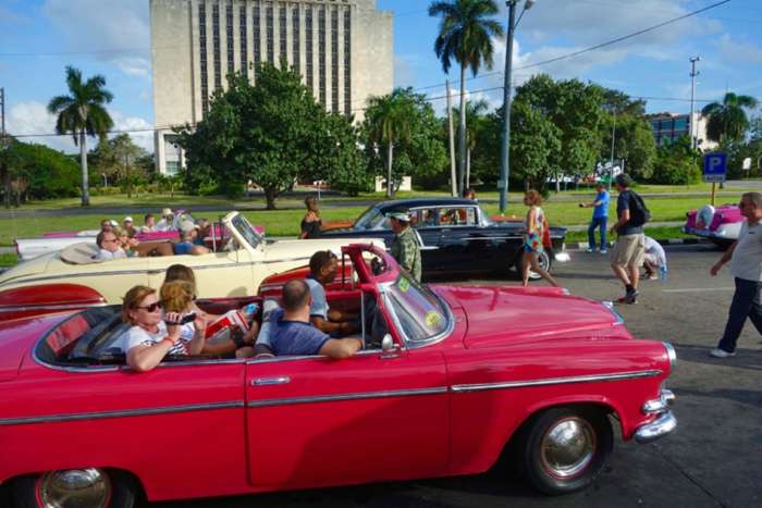Havana walking and classic car tour