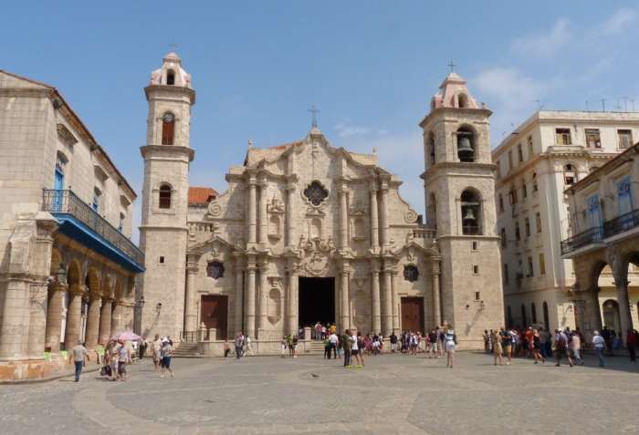 Walking tour of Old Havana