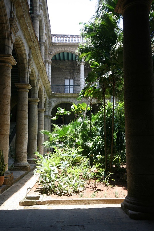 Palacio Los Capitanes Havana courtyard