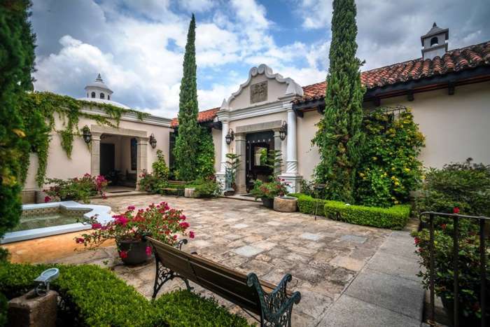 Heritage hotel in Antigua, Mexico