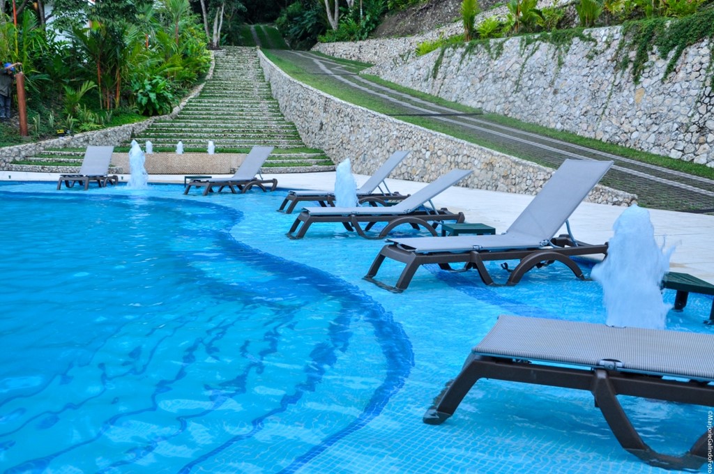 Swimming pool at Hotel Bolontiku