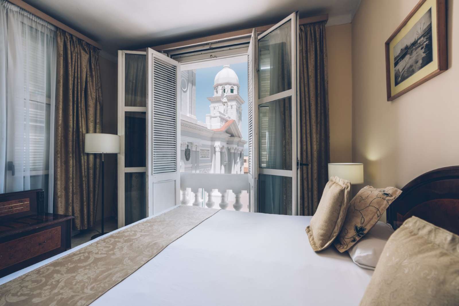 Bedroom with cathedral view at Iberostar Casa Granda