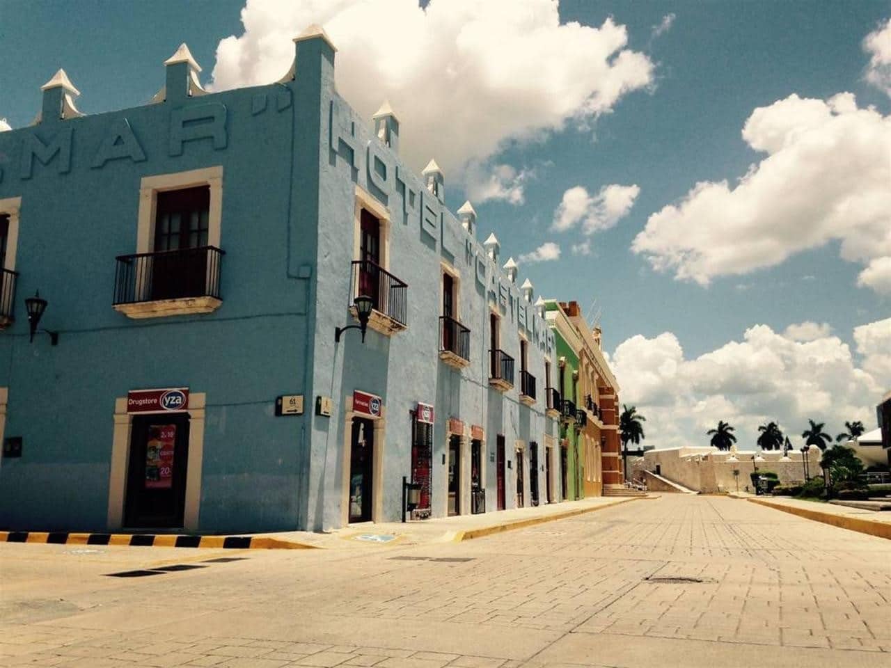 Exterior of Hotel Castelmar Campeche