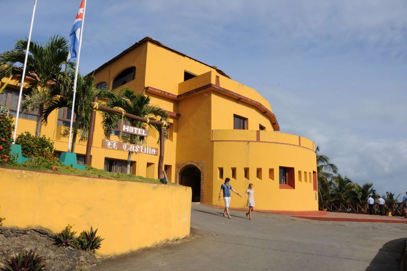 Front entrance to Hotel El Castillo