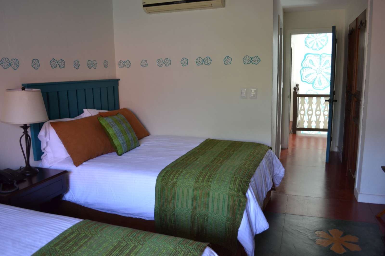 Twin room at Hotel Isla de Flores