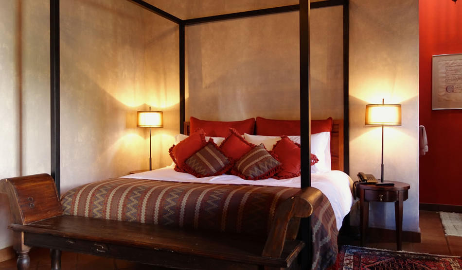 Double bed at Hotel San Rafael in Antigua