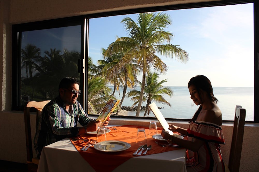 Hotel Tucan Siho Playa Campeche Restaurant Couple