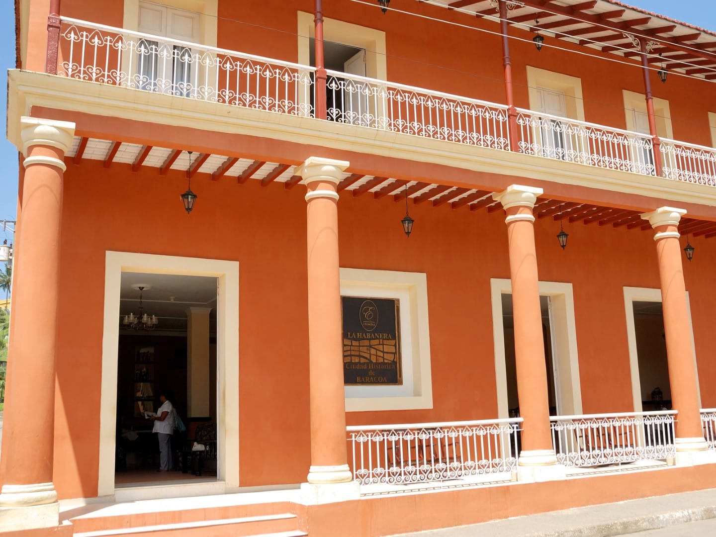 Entrance to La Habanera hotel