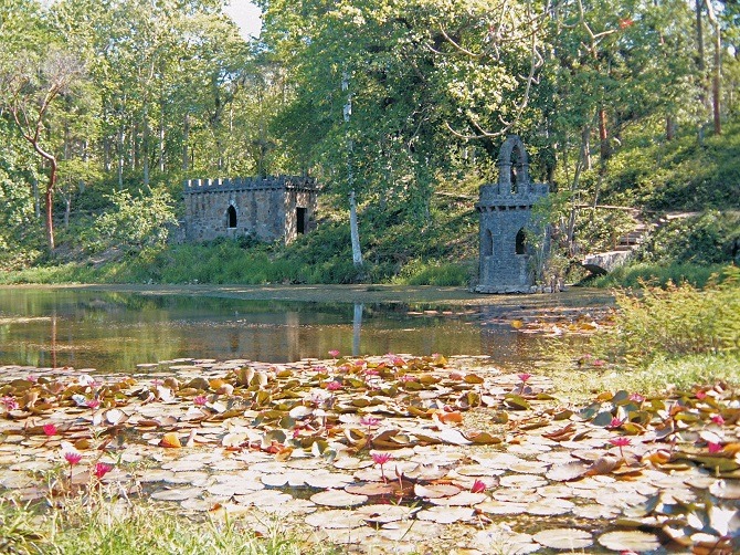 A pond at Parque La Guira in Cuba