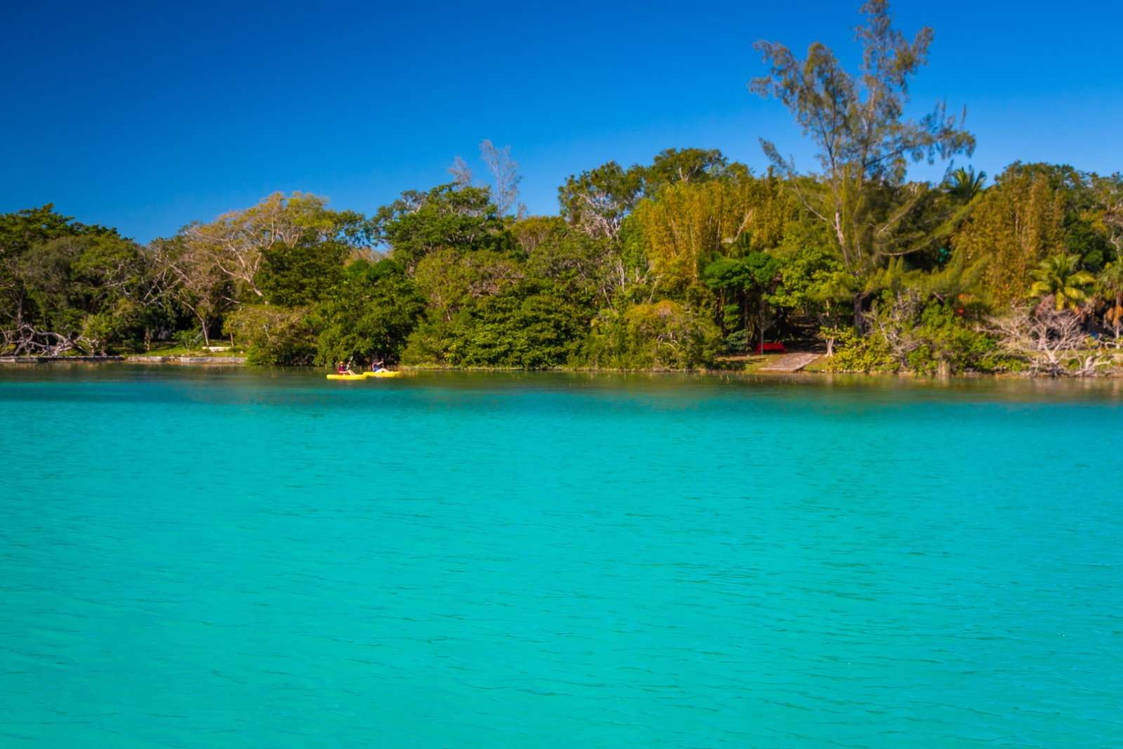 Two distant kayaks on Laguna Bacalar