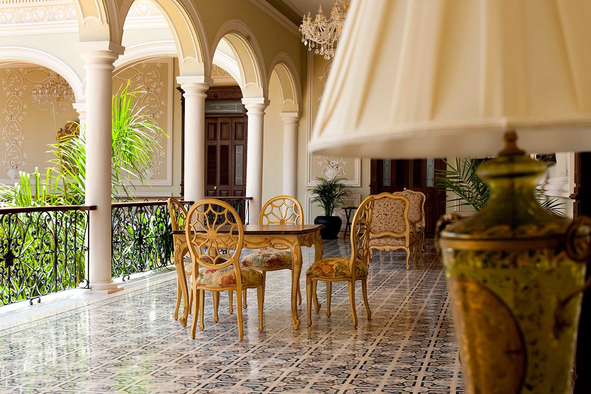 Table chairs at hotel Mansion Merida