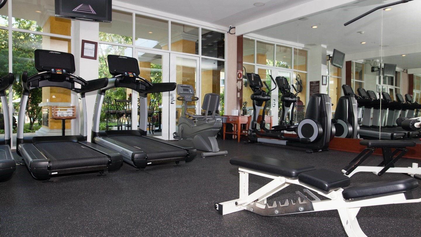 Gym at Marriott Courtyard Cancun