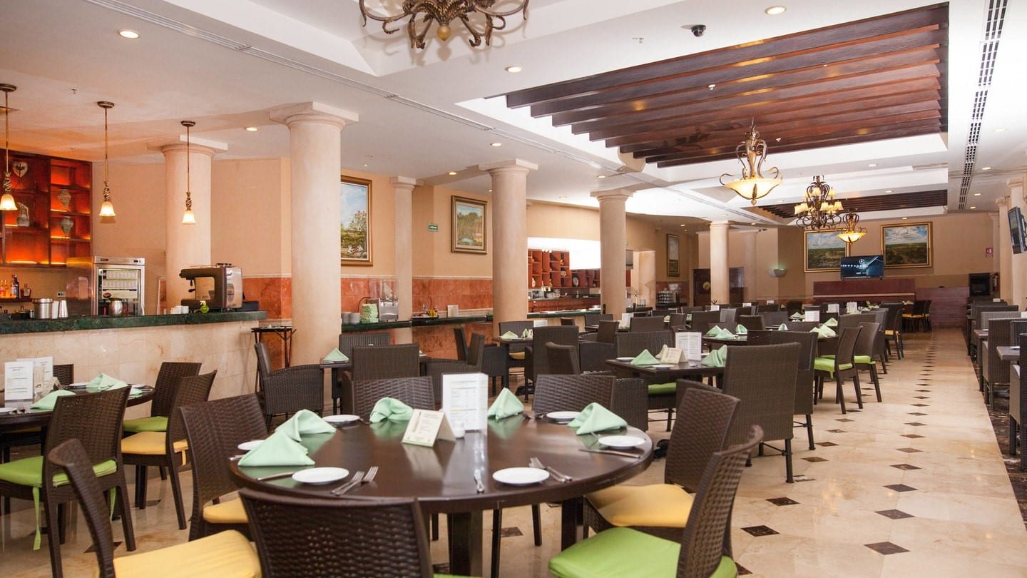 Restaurant at Marriott Courtyard Cancun