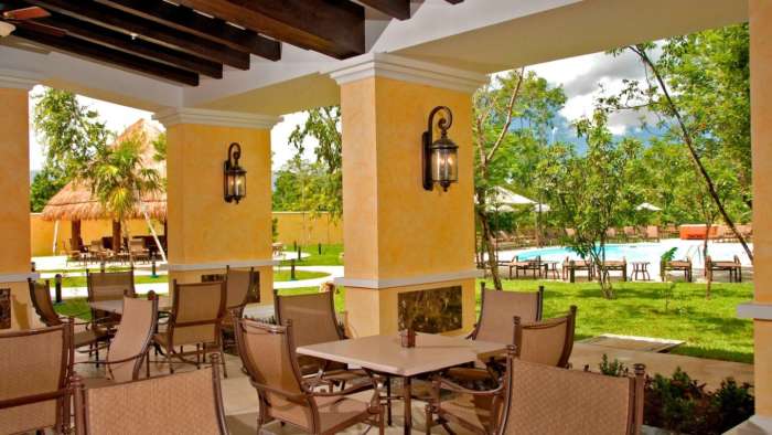 Terrace at Marriott Courtyard Cancun