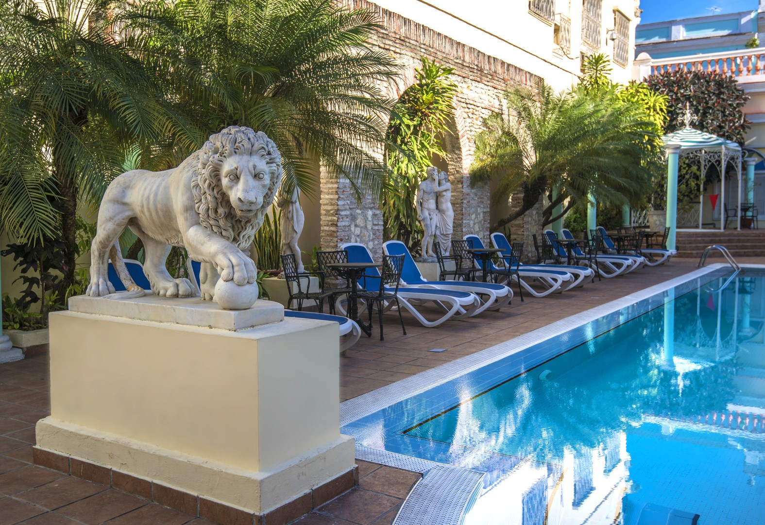 Statue by pool at Melia Union hotel in Cienfuegos