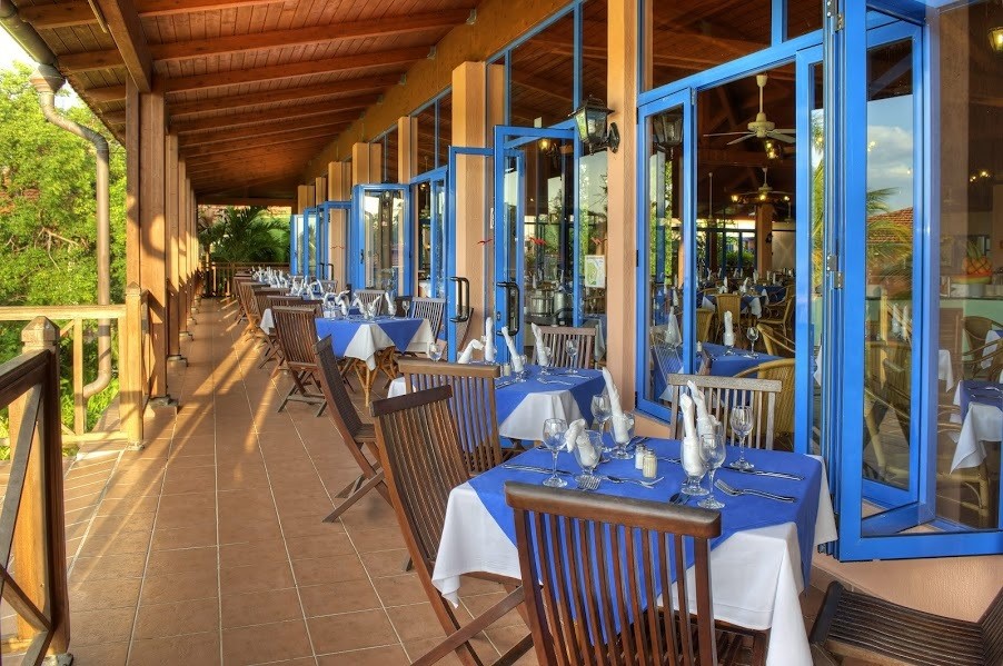 Restaurant terrace at Memories Jibacoa