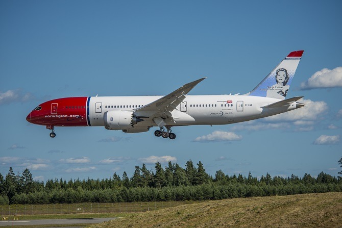 A Norwegian 787 coming in to land