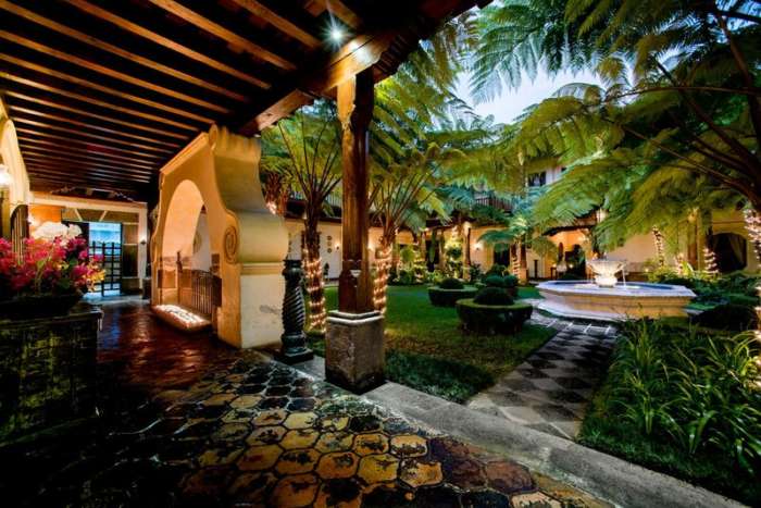 Courtyard at Hotel Palacio de Dona Leonor