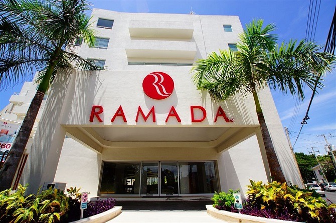 The front entrance of the Ramada Cancun