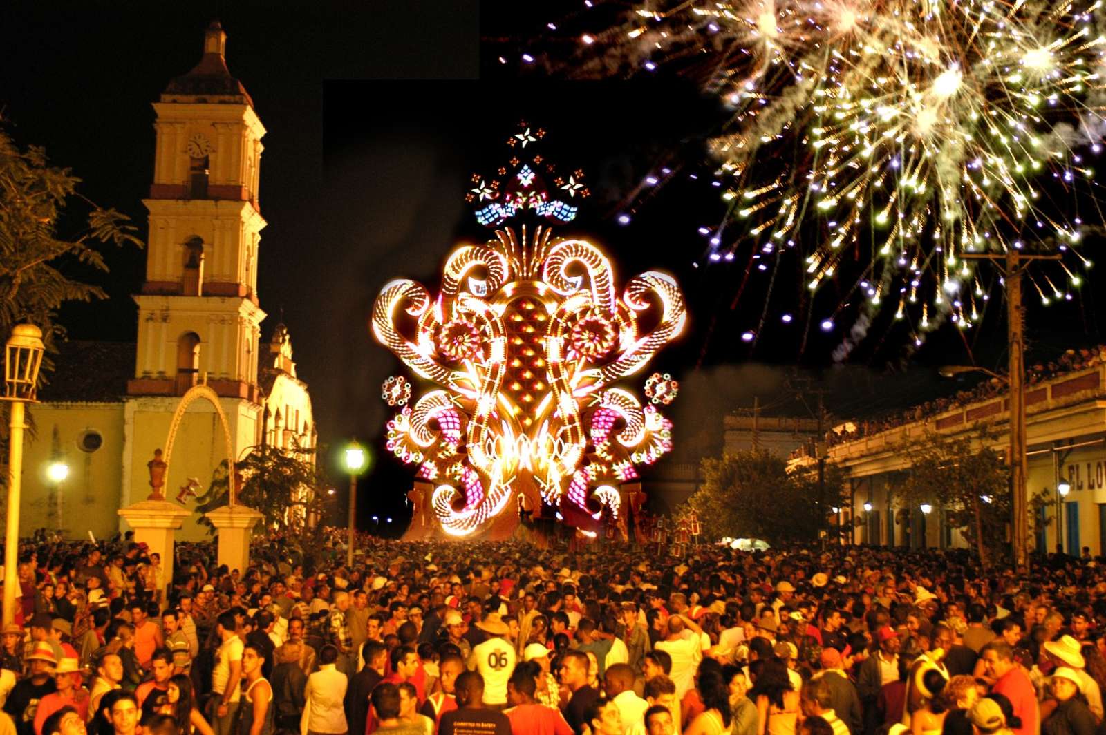 Evening procession at Las Parrandas, Remedios