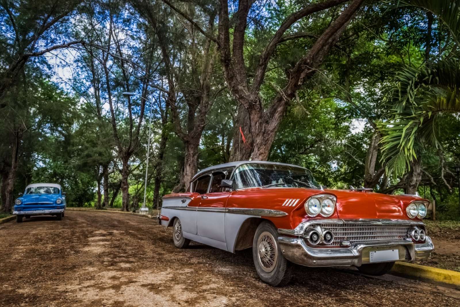 Classic car in Santa Clara park