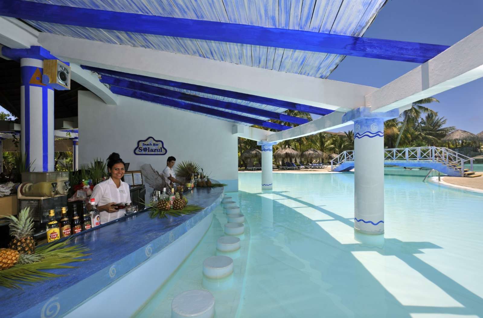 Swim up bar at Sol Cayo Largo