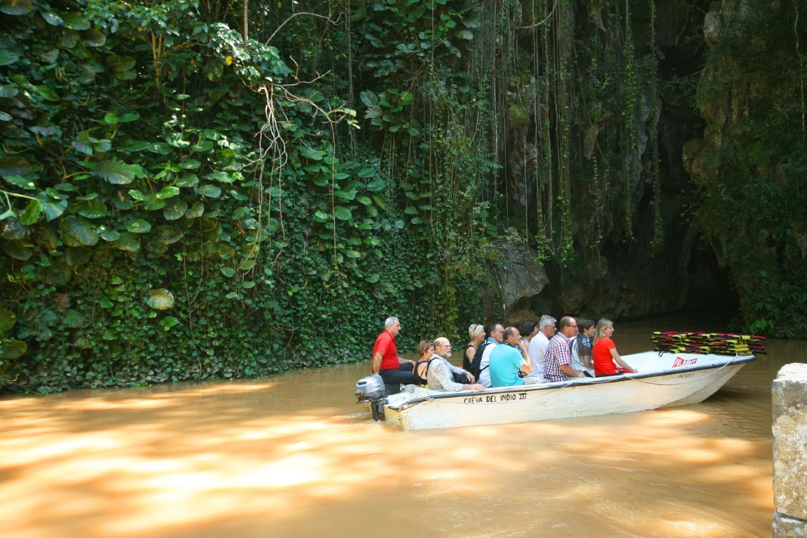 Tour of the Vinales Valley including Cueva del Indio