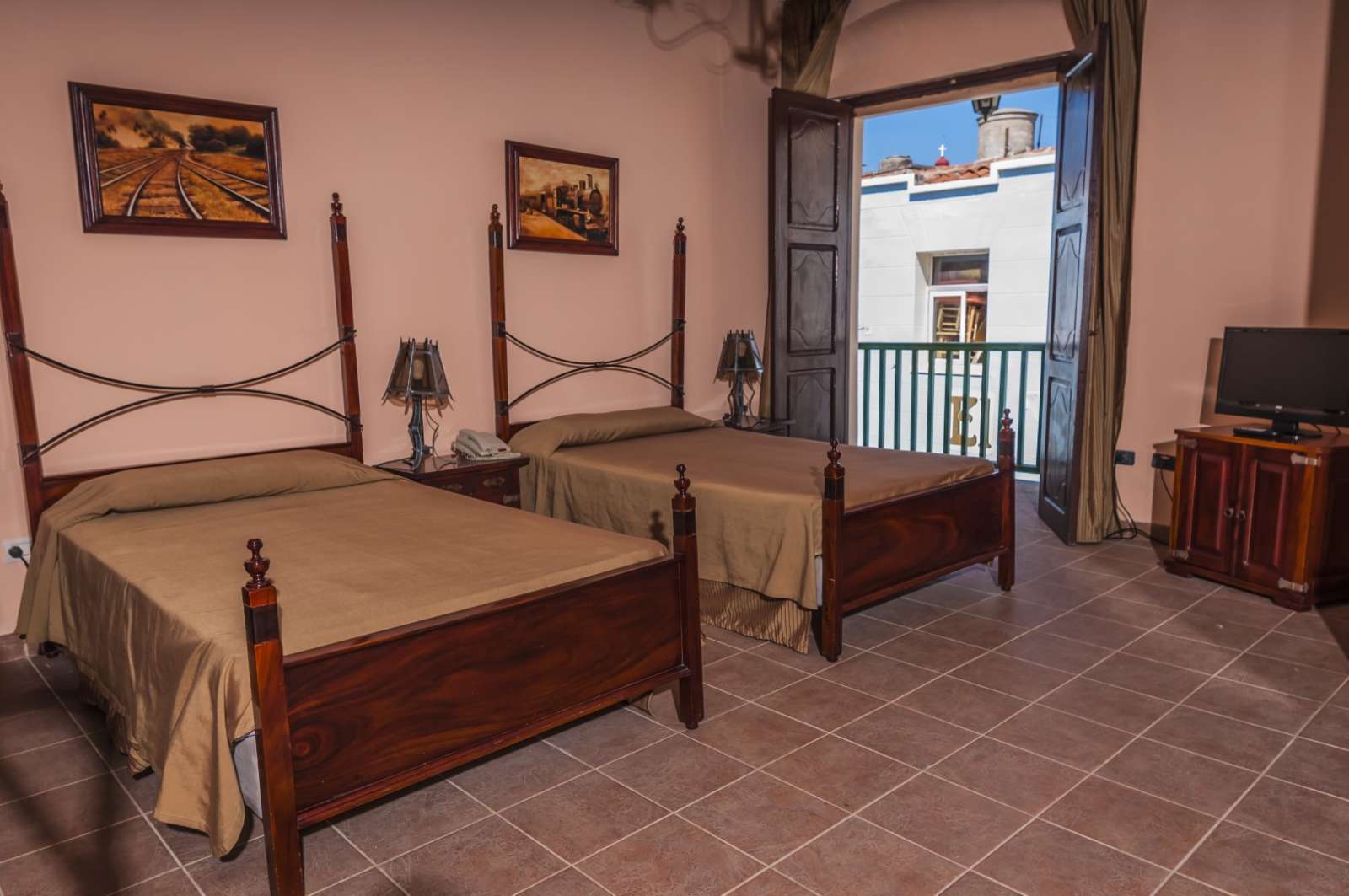 Twin room at Camino de Hierro