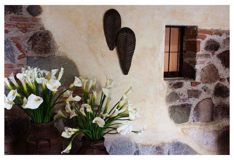 Flowers and wall carvings at Hotel Meson de Maria in Antigua