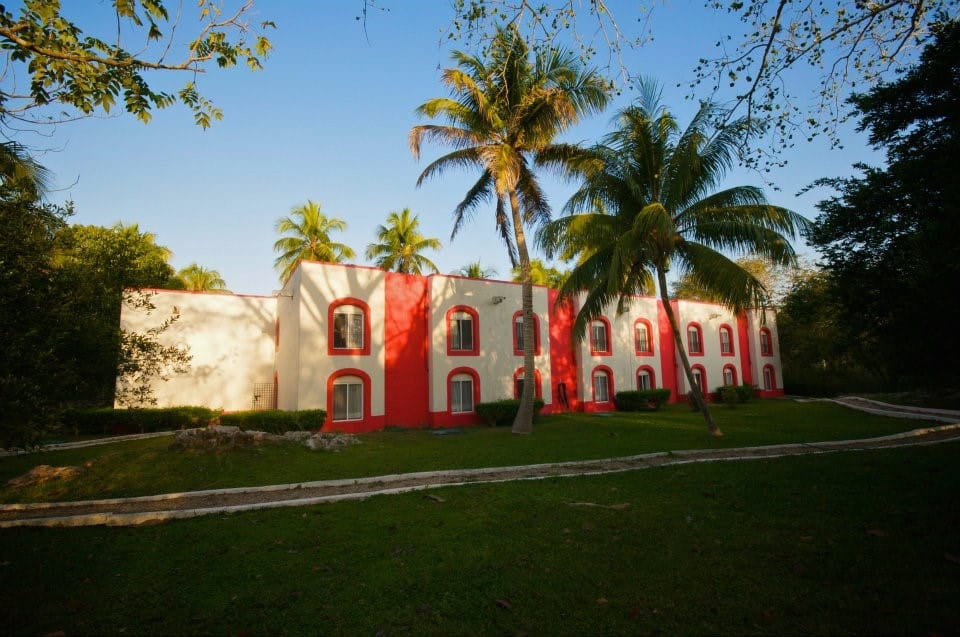 Villas Arqueologicas Chichen Itza Building