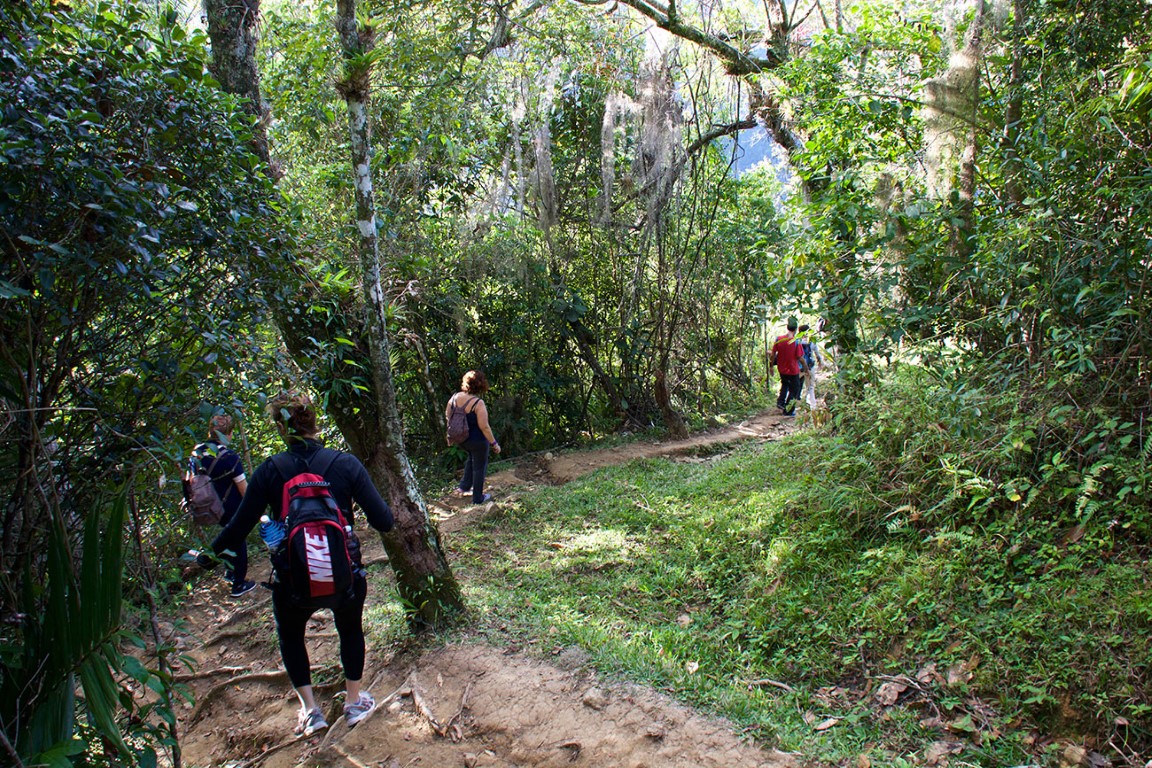 Group hiking to La Plata