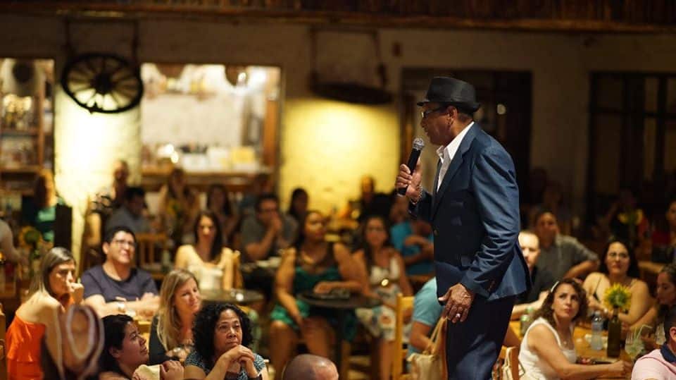 Performer at Legenadarios Del Guajirito in Havana