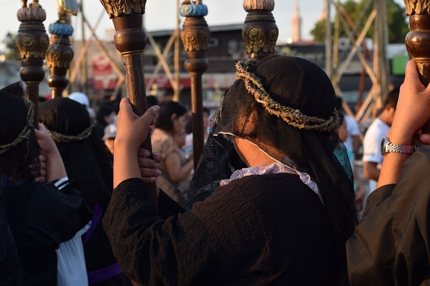  en kvinnlig procession under Semana Santa