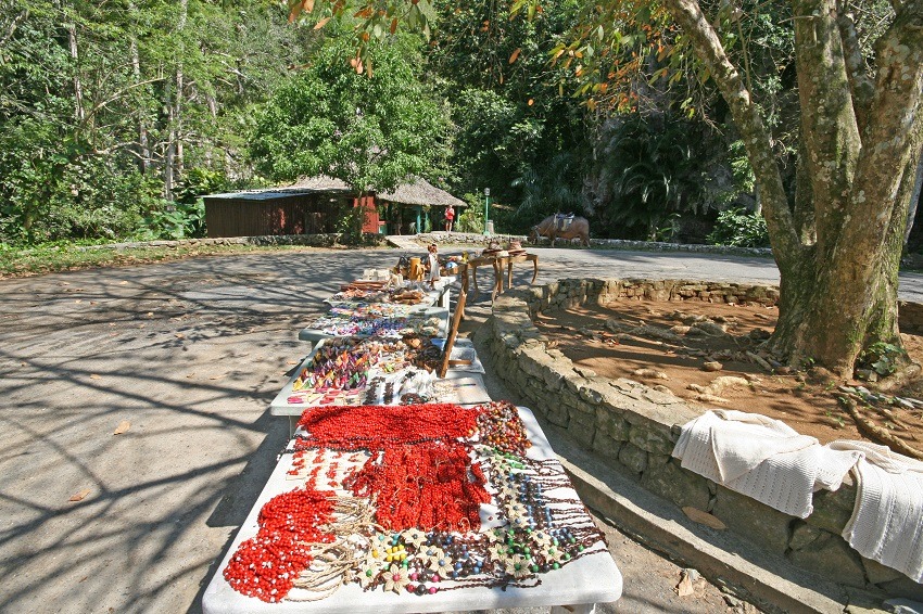 Tourist stalls near the Indian Cave